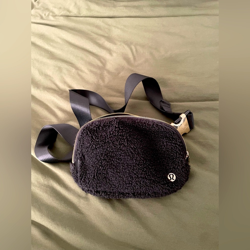 Lululemon fleece belt bag